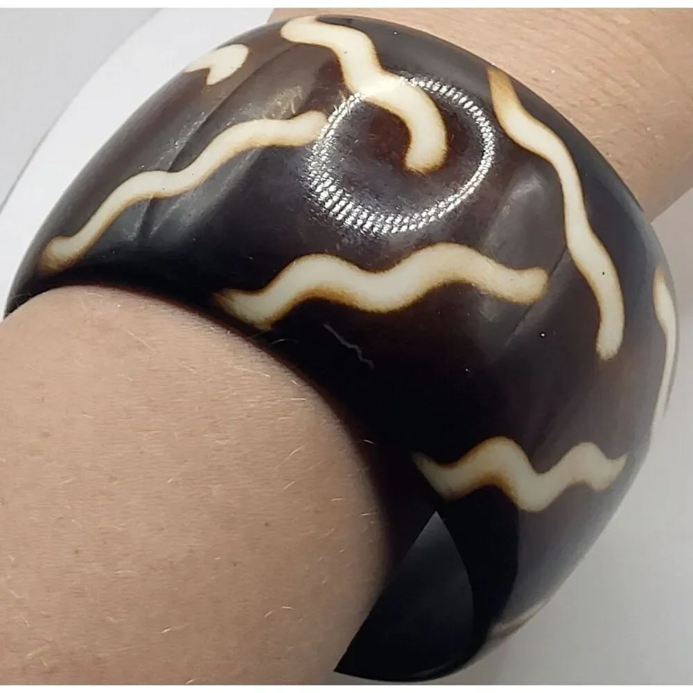 Bohemian Vintage 70s Dyed Coconut Husk Chunky Wide Bangle Bracelet 2.75in dia